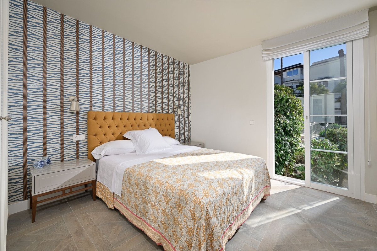 Se vende Apartamento Planta Baja de 4 dormitorios en Costa Del Sol, Málaga, España