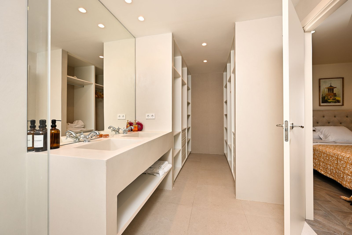 Se vende Apartamento Planta Baja de 4 dormitorios en Costa Del Sol, Málaga, España