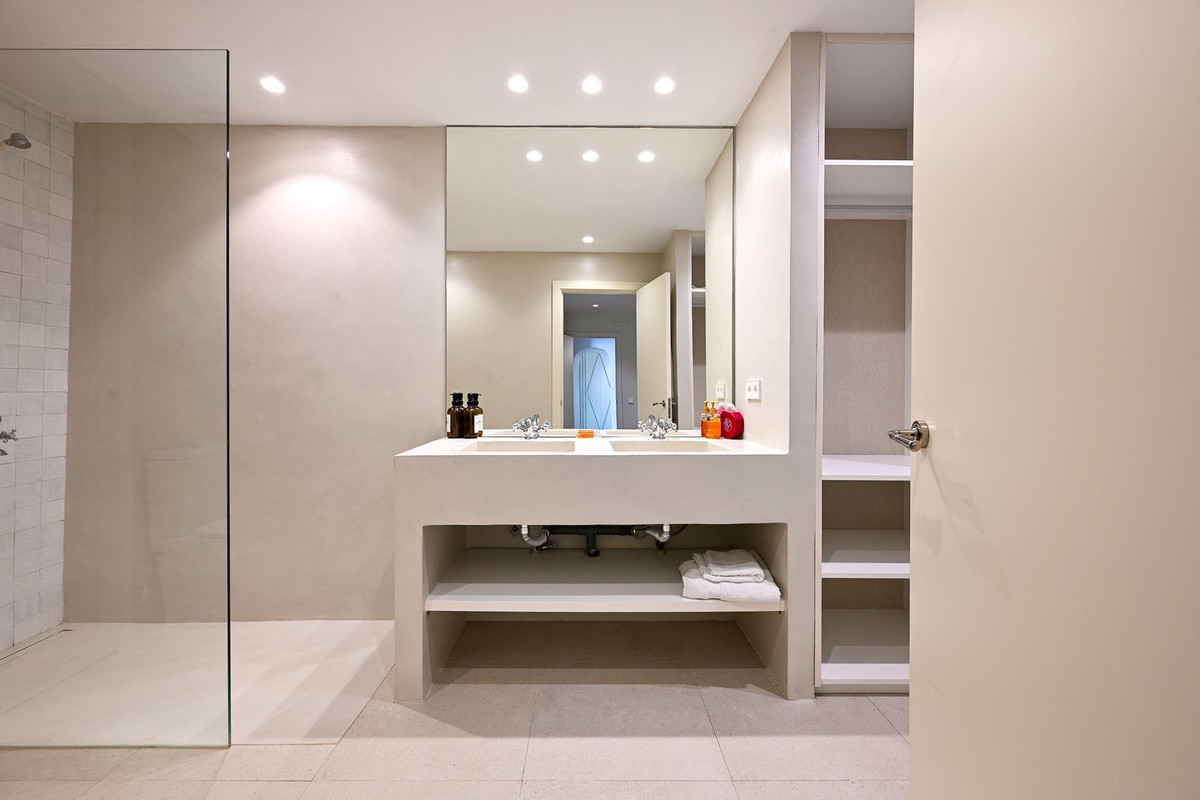 Se vende Apartamento Planta Baja de 4 dormitorios en Costa Del Sol, Málaga, España