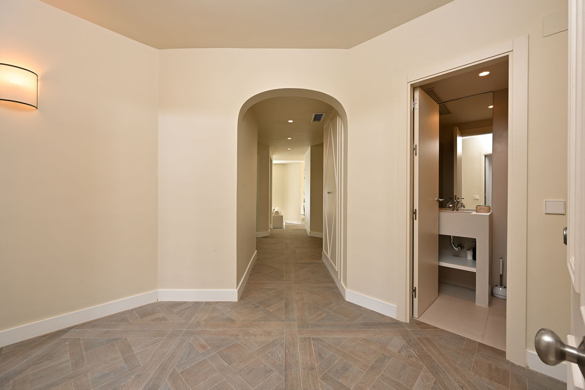 Se vende Apartamento Planta Baja de 4 dormitorios en Costa Del Sol, Málaga, España