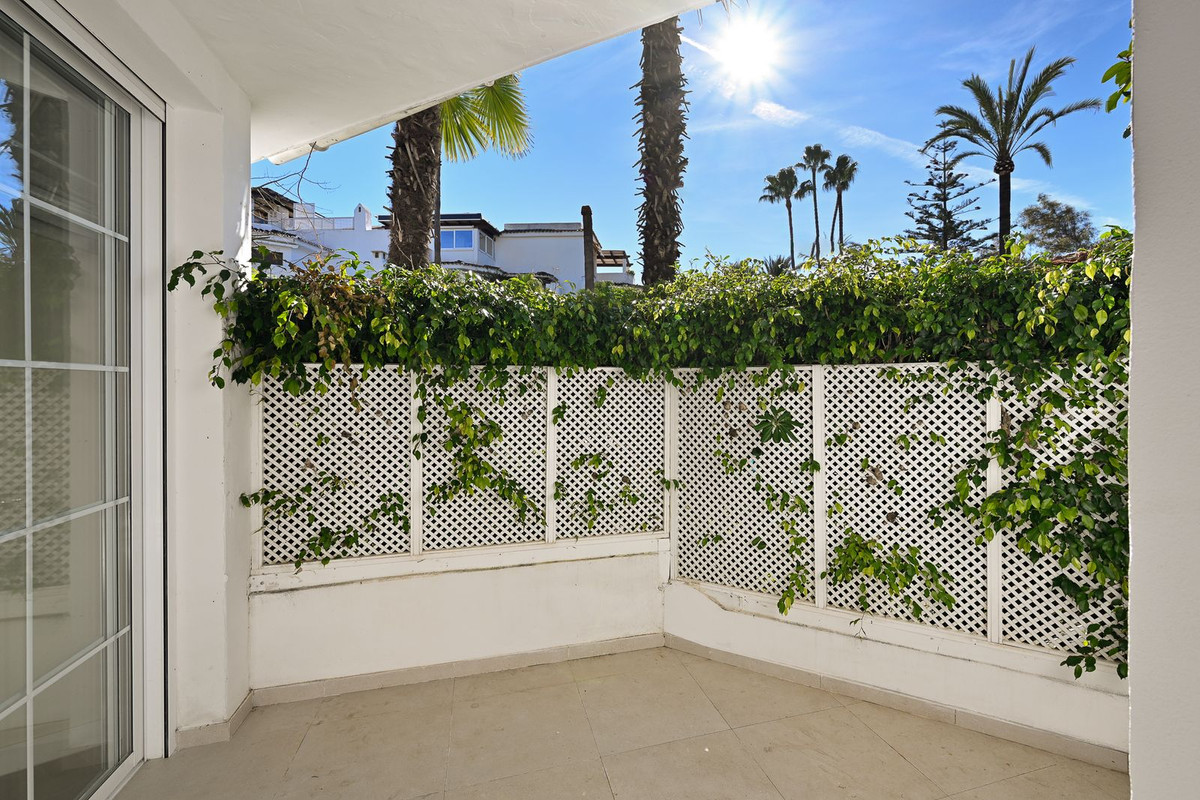 Se vende Apartamento Planta Baja de 4 dormitorios en Costa Del Sol, Málaga, España