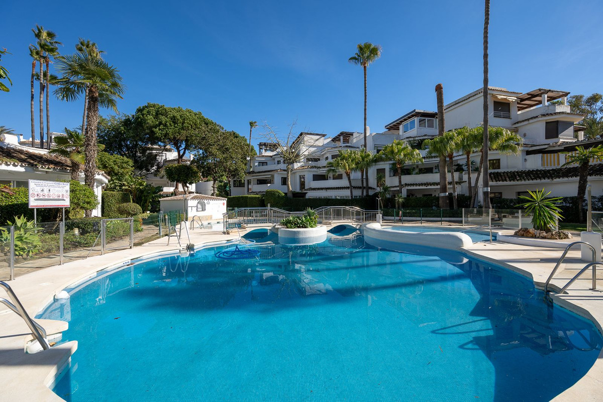 Se vende Apartamento Planta Baja de 4 dormitorios en Costa Del Sol, Málaga, España