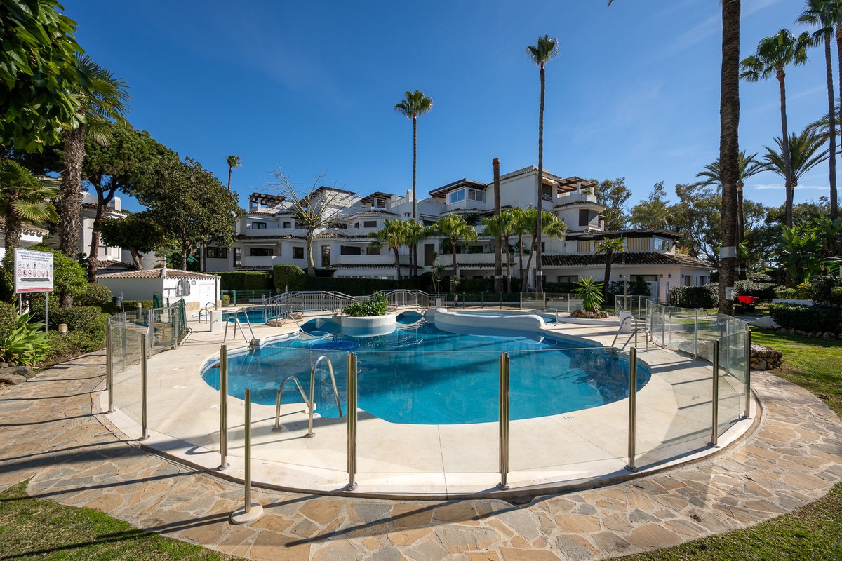 Se vende Apartamento Planta Baja de 4 dormitorios en Costa Del Sol, Málaga, España