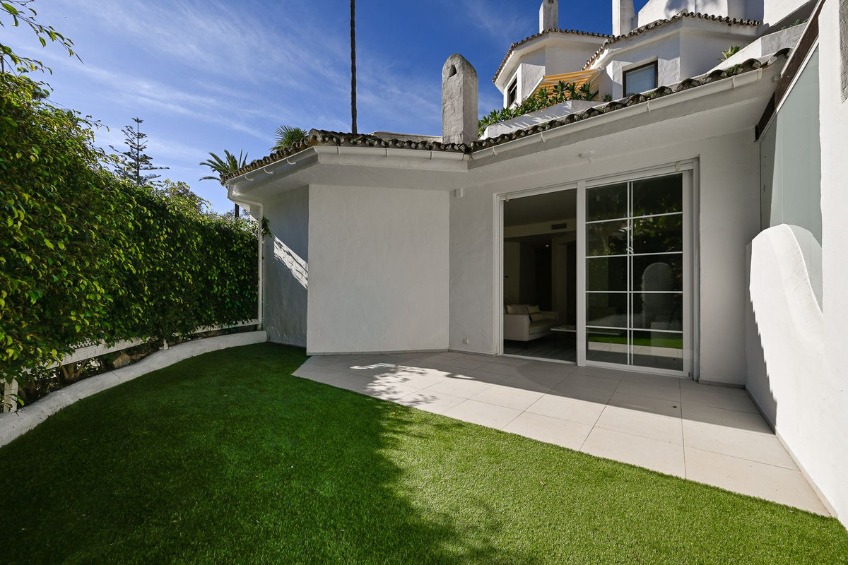 Se vende Apartamento Planta Baja de 4 dormitorios en Costa Del Sol, Málaga, España