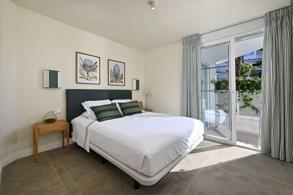 Se vende Apartamento Planta Baja de 4 dormitorios en Costa Del Sol, Málaga, España