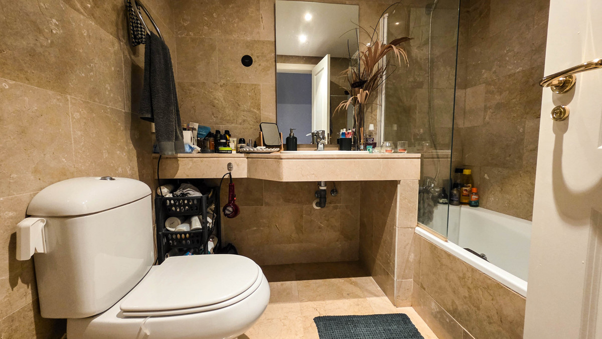 2 Bed Apartment for sale in La Duquesa Costa Del Sol, Málaga, Spain