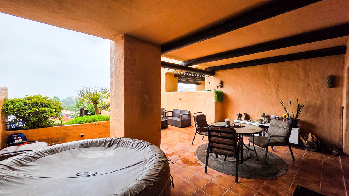 2 Bed Apartment for sale in La Duquesa Costa Del Sol, Málaga, Spain