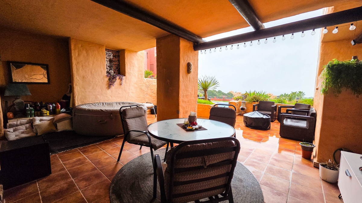 2 Bed Apartment for sale in La Duquesa Costa Del Sol, Málaga, Spain