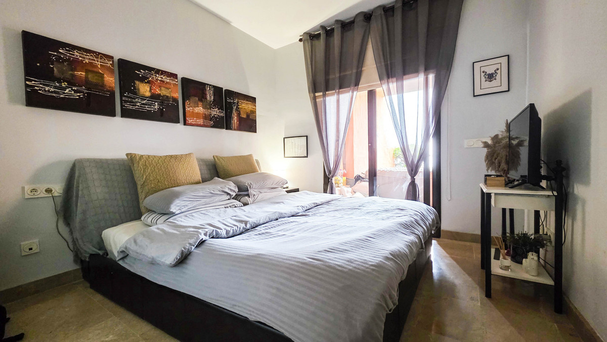 2 Bed Apartment for sale in La Duquesa Costa Del Sol, Málaga, Spain