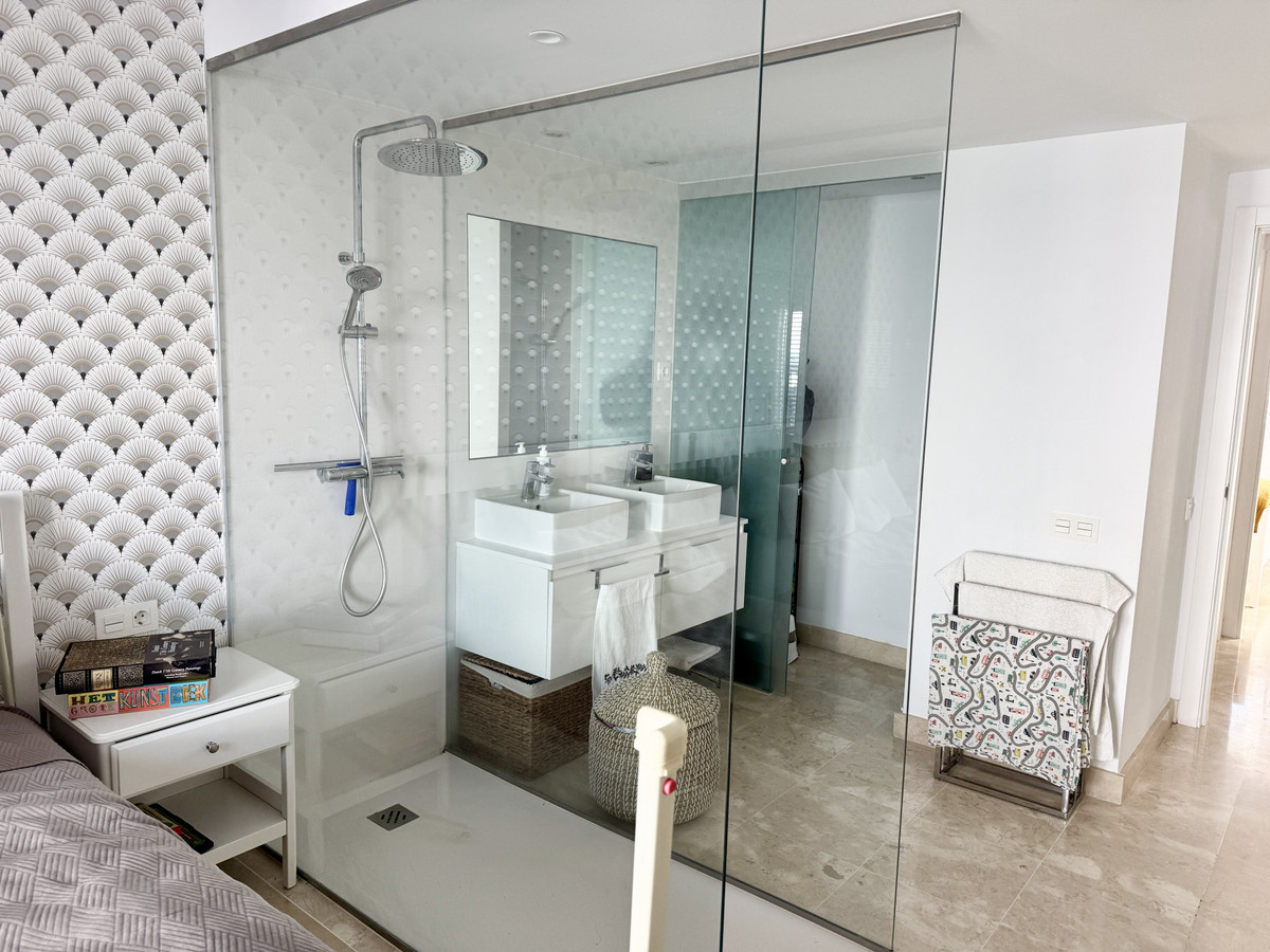 Se vende Apartamento Planta Media de 3 dormitorios en Costa Del Sol, Málaga, España