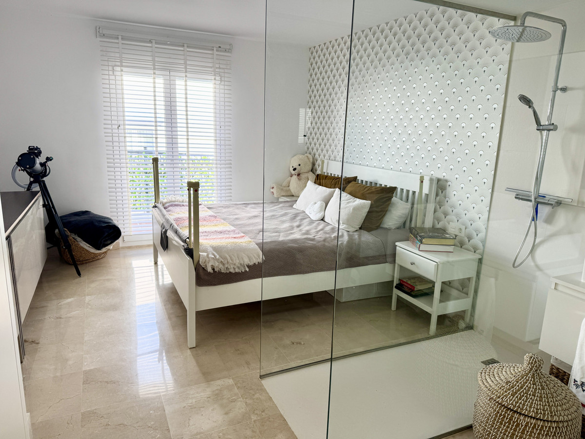 Se vende Apartamento Planta Media de 3 dormitorios en Costa Del Sol, Málaga, España