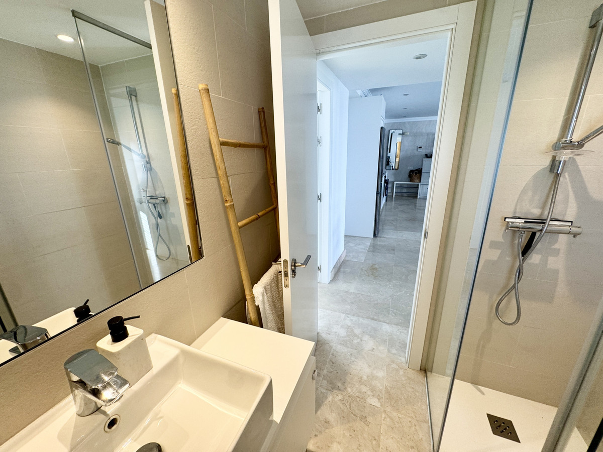 Se vende Apartamento Planta Media de 3 dormitorios en Costa Del Sol, Málaga, España