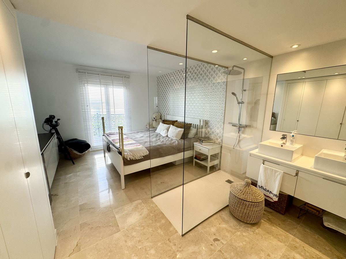 Se vende Apartamento Planta Media de 3 dormitorios en Costa Del Sol, Málaga, España