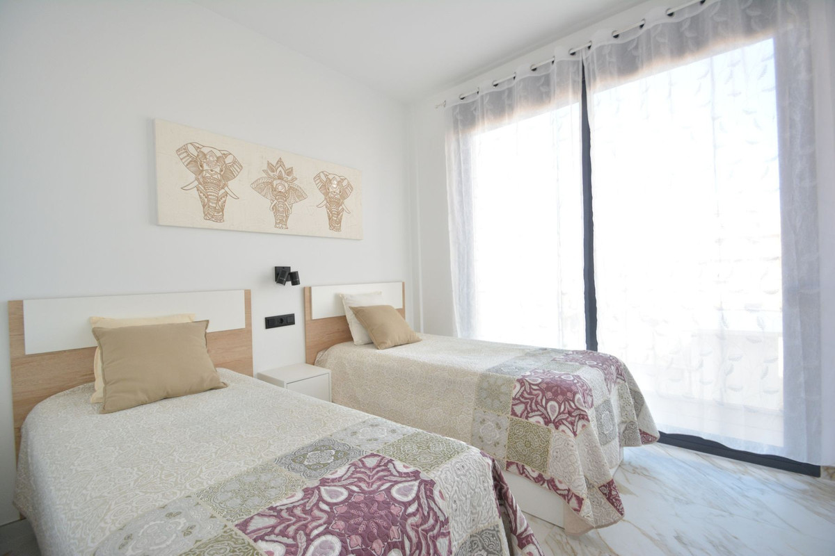 3 Bed Apartment for sale in Guardamar Del Segura Costa Blanca, Alicante, Spain