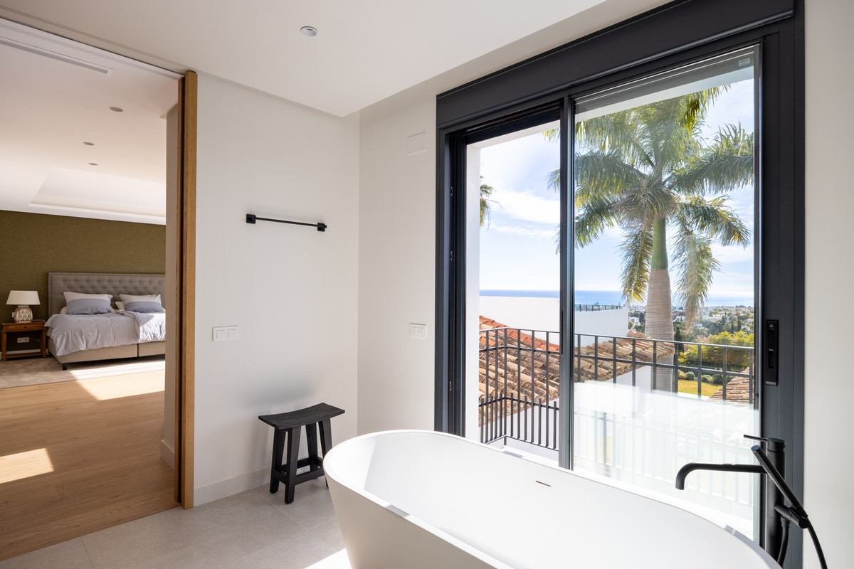 Se vende Villa - Chalet de 4 dormitorios en Costa Del Sol, Málaga, España