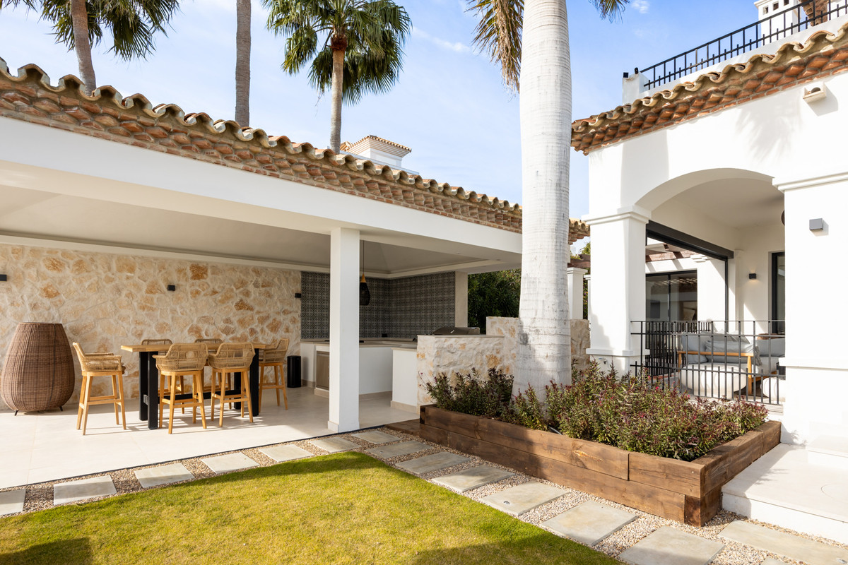 Se vende Villa - Chalet de 4 dormitorios en Costa Del Sol, Málaga, España