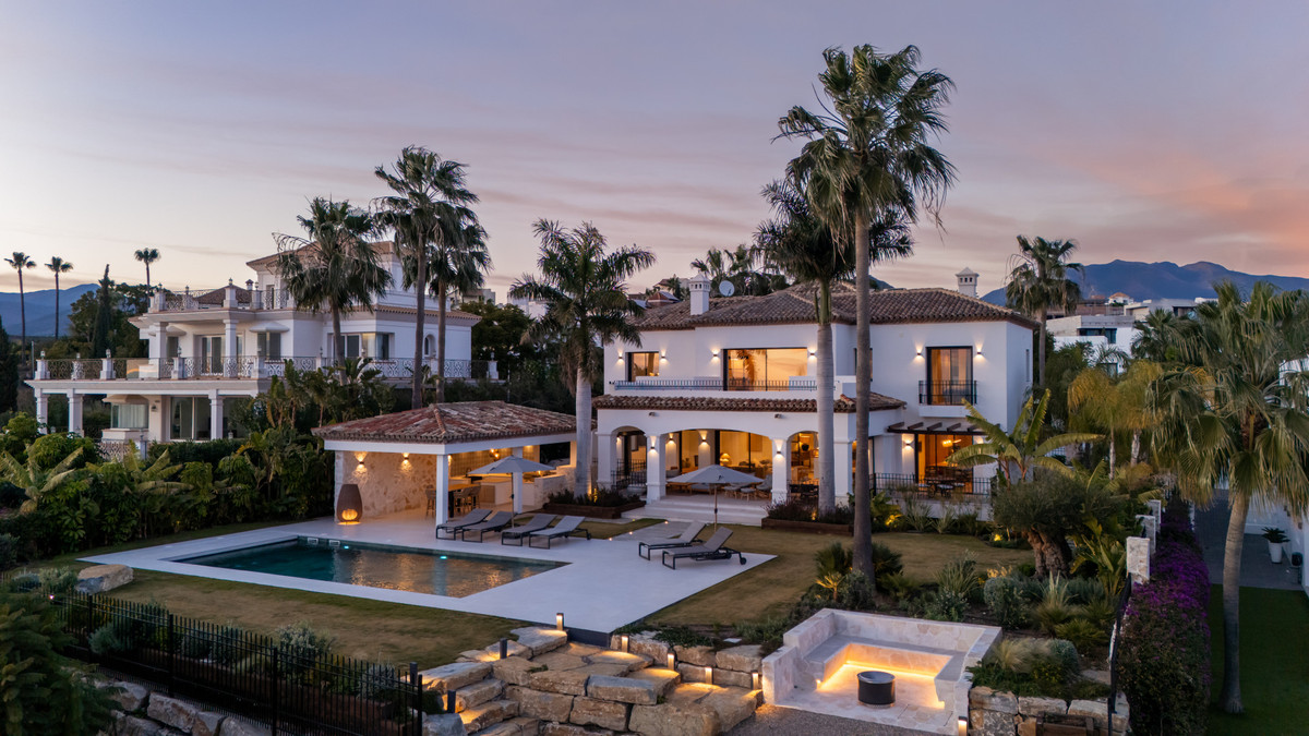 Se vende Villa - Chalet de 4 dormitorios en Costa Del Sol, Málaga, España