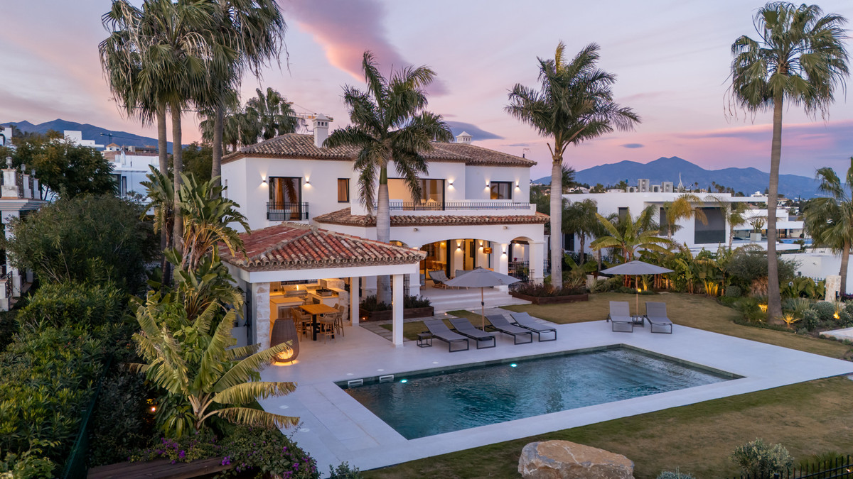 Se vende Villa - Chalet de 4 dormitorios en Costa Del Sol, Málaga, España