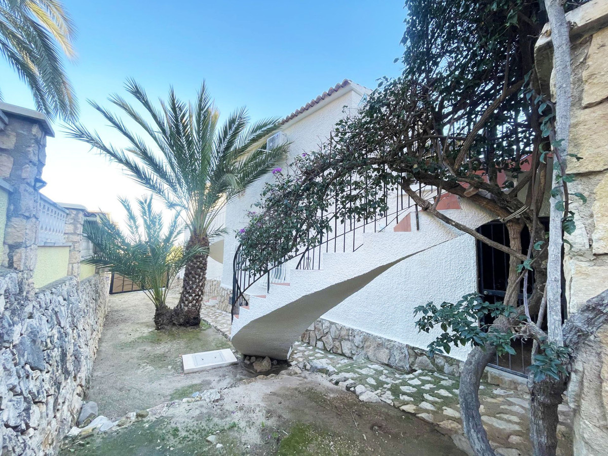 Se vende Villa - Chalet de 4 dormitorios en Costa Blanca, Alicante, España