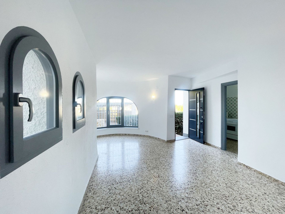 Se vende Villa - Chalet de 4 dormitorios en Costa Blanca, Alicante, España