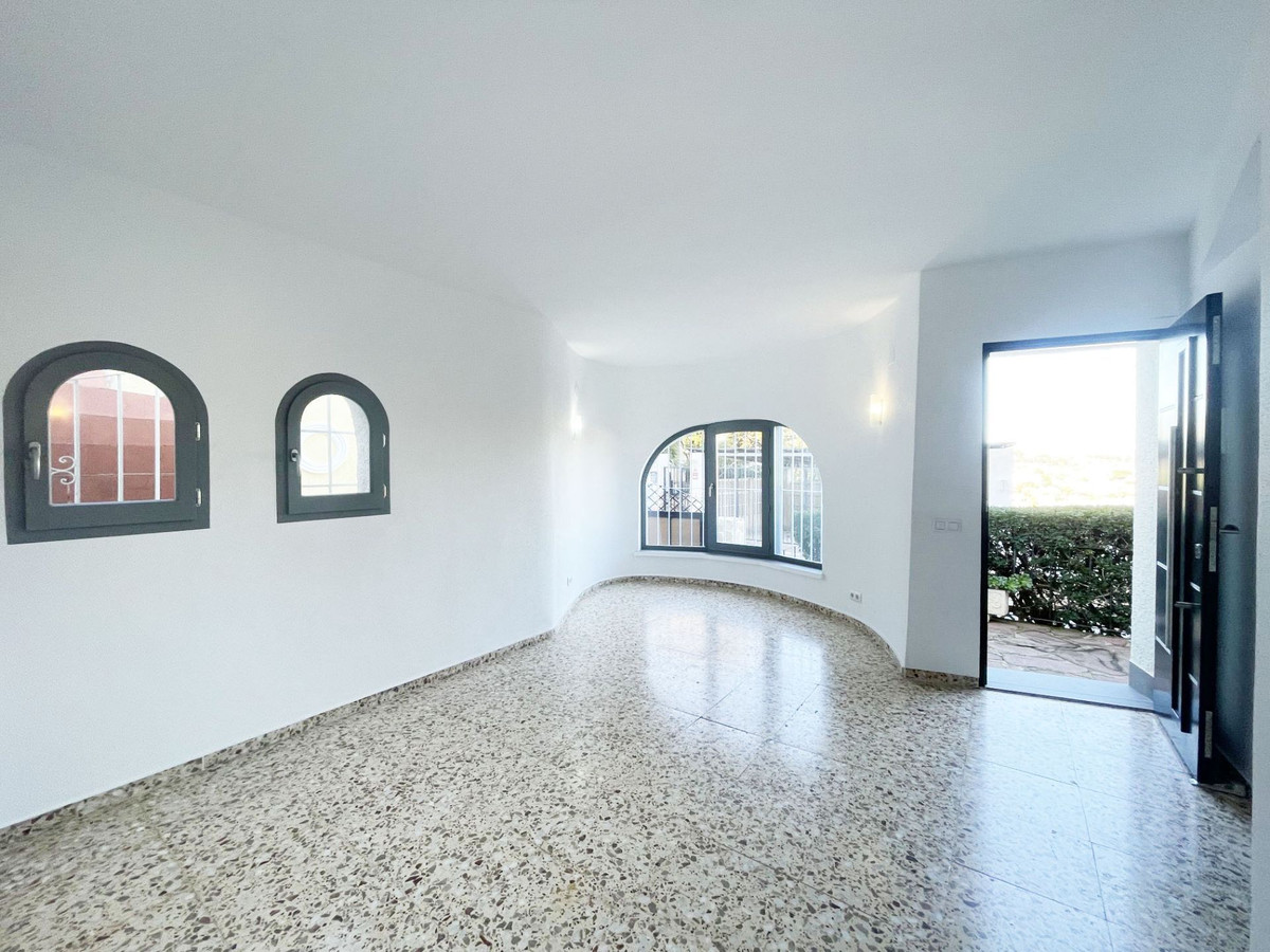 Se vende Villa - Chalet de 4 dormitorios en Costa Blanca, Alicante, España