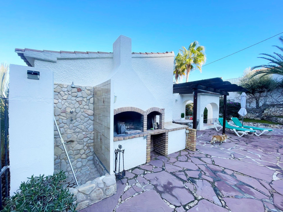 Se vende Villa - Chalet de 4 dormitorios en Costa Blanca, Alicante, España