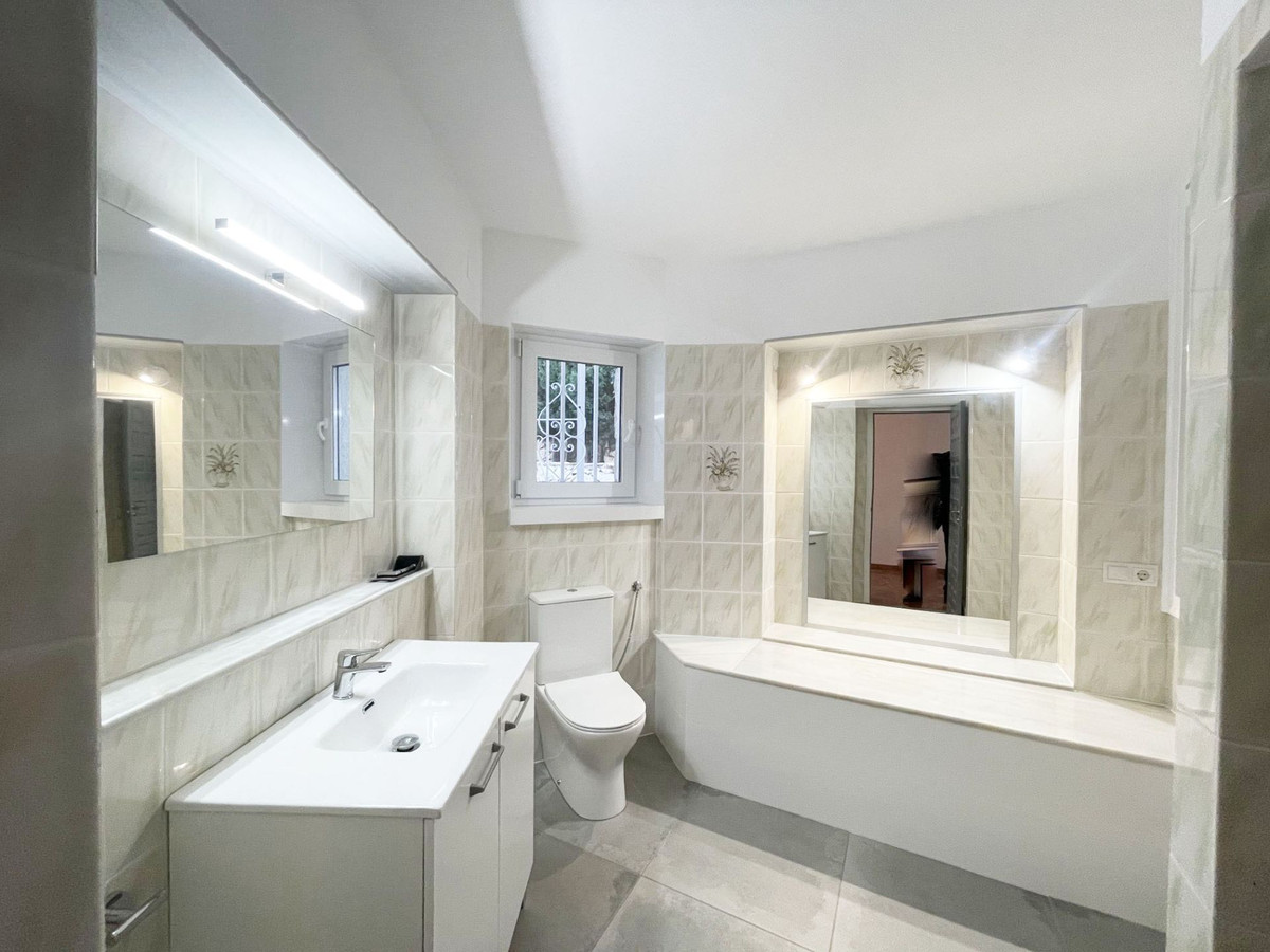 Se vende Villa - Chalet de 4 dormitorios en Costa Blanca, Alicante, España
