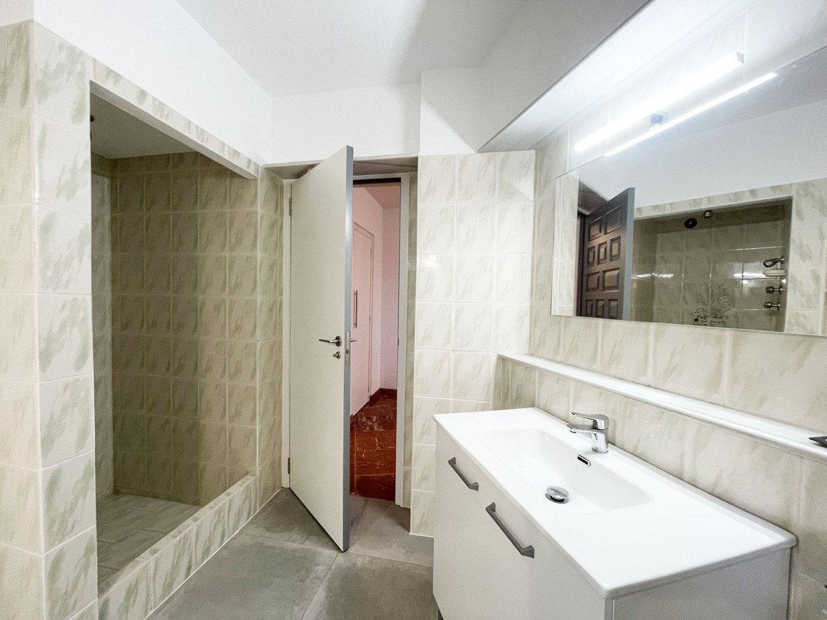 Se vende Villa - Chalet de 4 dormitorios en Costa Blanca, Alicante, España