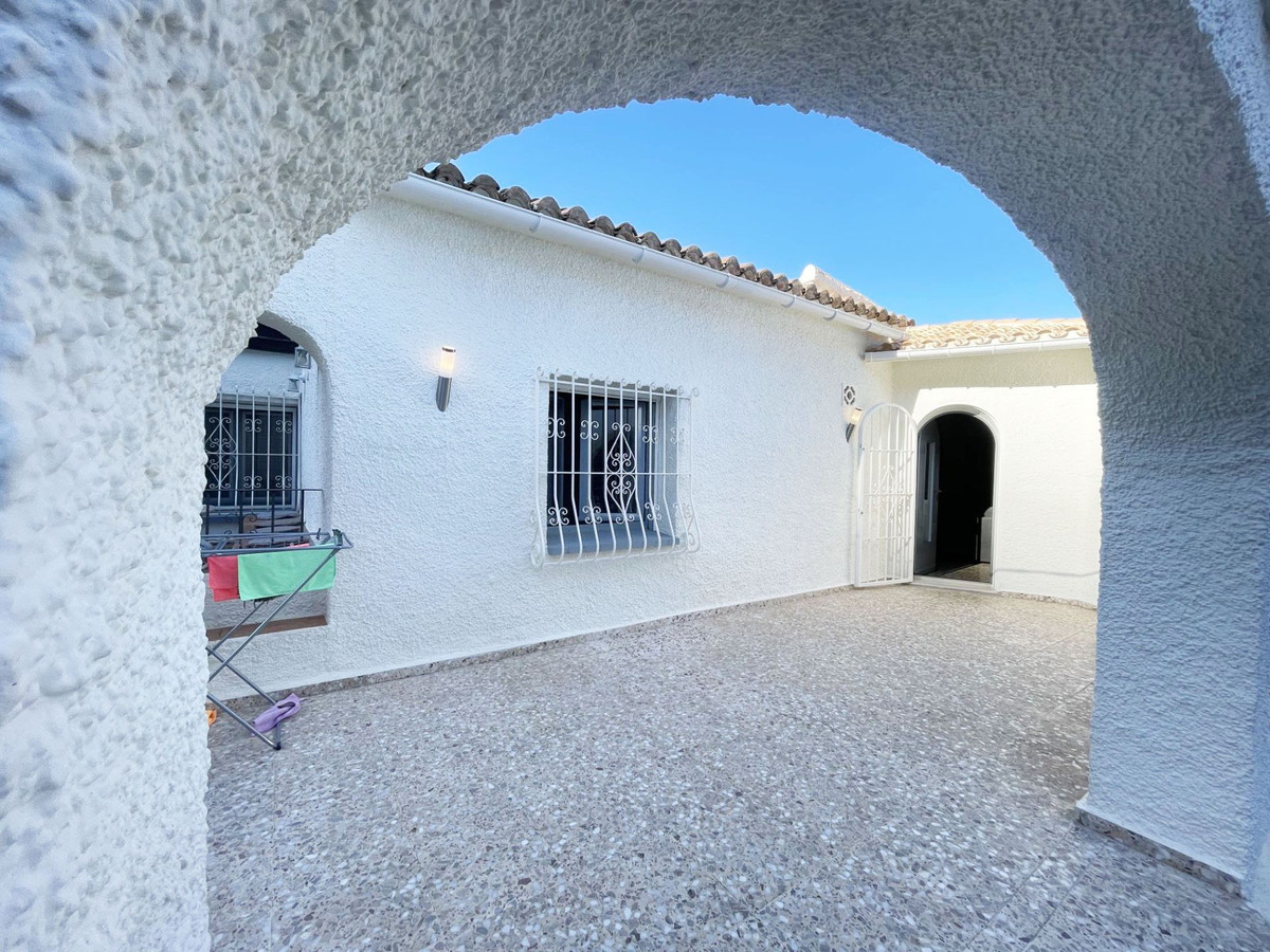 Se vende Villa - Chalet de 4 dormitorios en Costa Blanca, Alicante, España