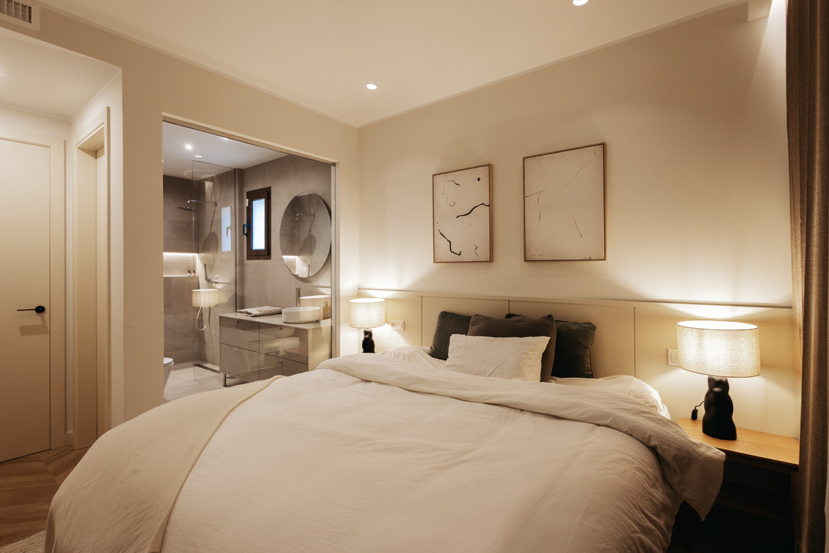 4 Bed Apartment for sale in Nueva Andalucía Costa Del Sol, Málaga, Spain