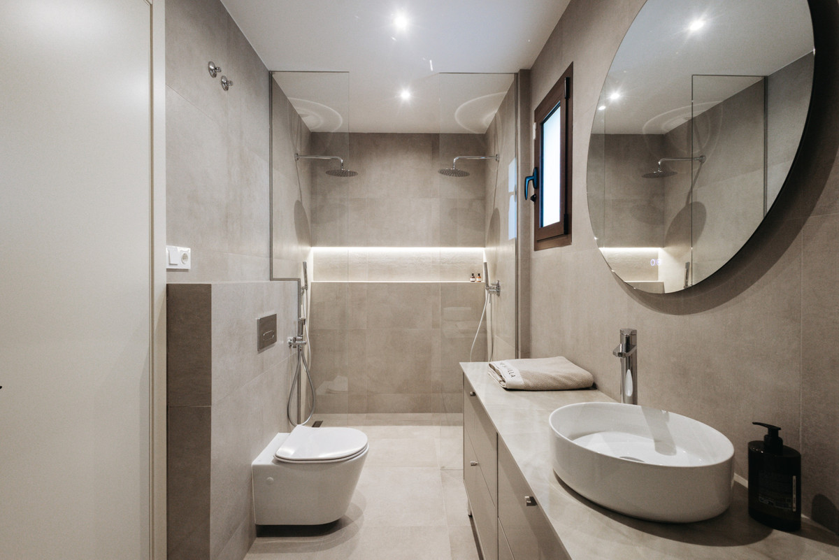 4 Bed Apartment for sale in Nueva Andalucía Costa Del Sol, Málaga, Spain
