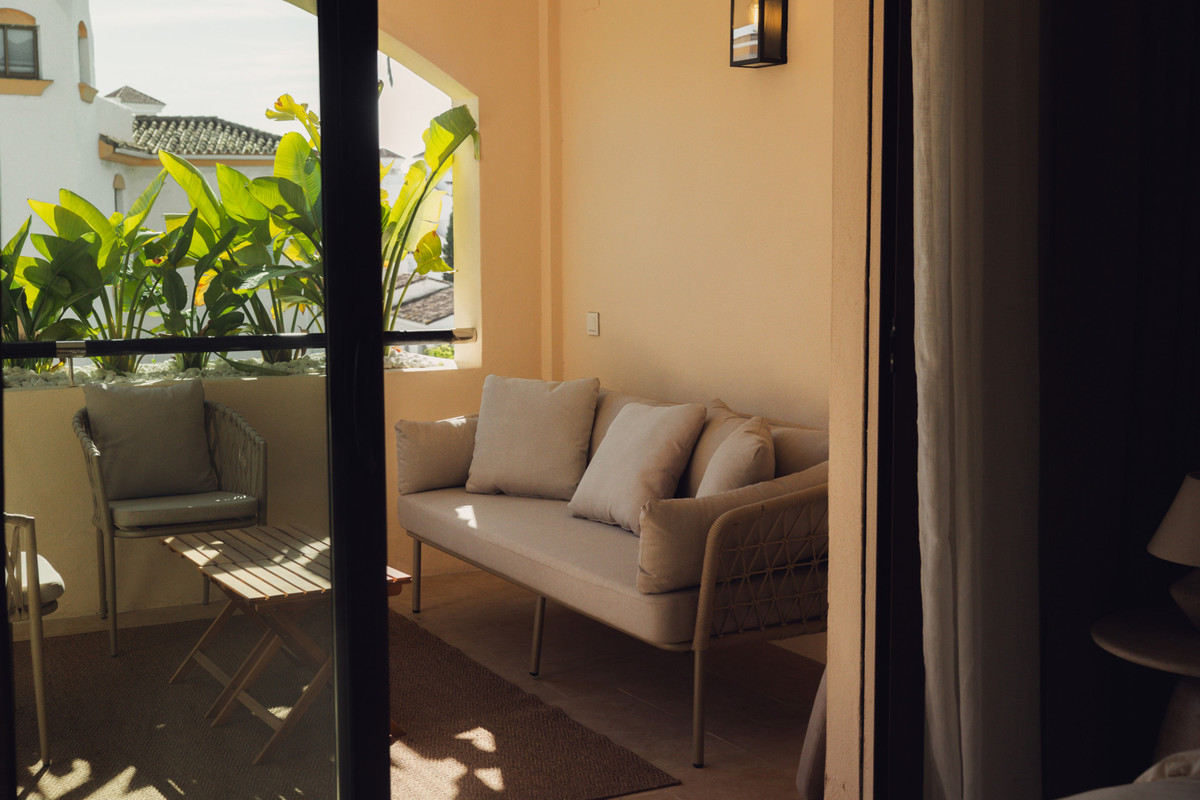 4 Bed Apartment for sale in Nueva Andalucía Costa Del Sol, Málaga, Spain