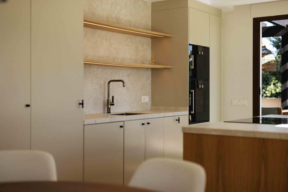 4 Bed Apartment for sale in Nueva Andalucía Costa Del Sol, Málaga, Spain