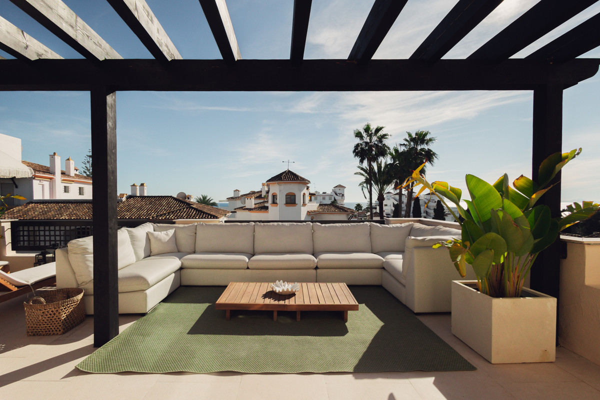 4 Bed Apartment for sale in Nueva Andalucía Costa Del Sol, Málaga, Spain