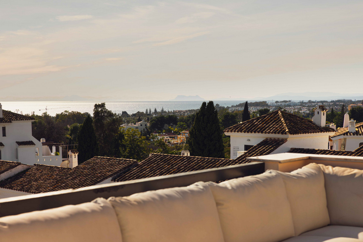 4 Bed Apartment for sale in Nueva Andalucía Costa Del Sol, Málaga, Spain