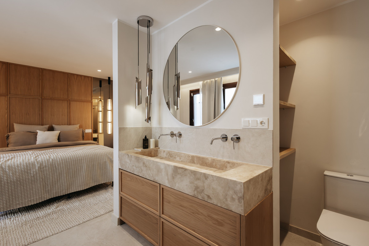 4 Bed Apartment for sale in Nueva Andalucía Costa Del Sol, Málaga, Spain