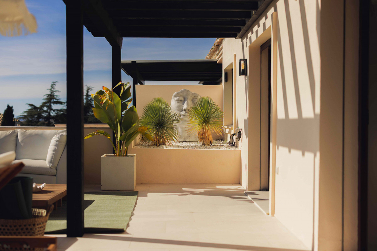 4 Bed Apartment for sale in Nueva Andalucía Costa Del Sol, Málaga, Spain
