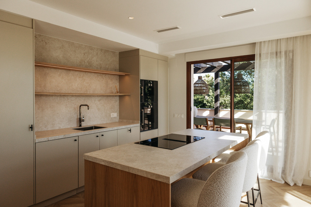 4 Bed Apartment for sale in Nueva Andalucía Costa Del Sol, Málaga, Spain