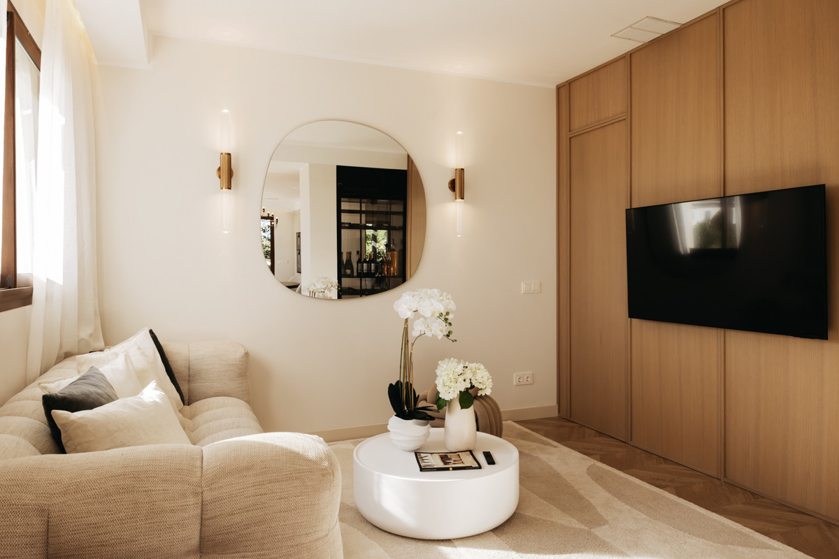 4 Bed Apartment for sale in Nueva Andalucía Costa Del Sol, Málaga, Spain