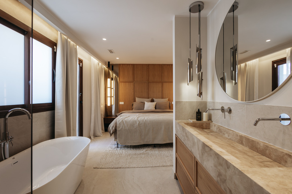 4 Bed Apartment for sale in Nueva Andalucía Costa Del Sol, Málaga, Spain