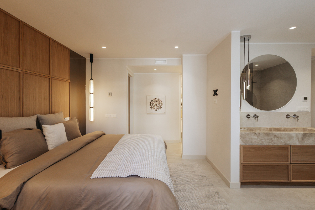 4 Bed Apartment for sale in Nueva Andalucía Costa Del Sol, Málaga, Spain