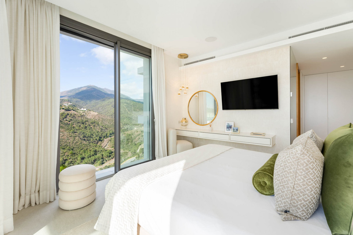 3 Bed Apartment for sale in Benahavís Costa Del Sol, Málaga, Spain