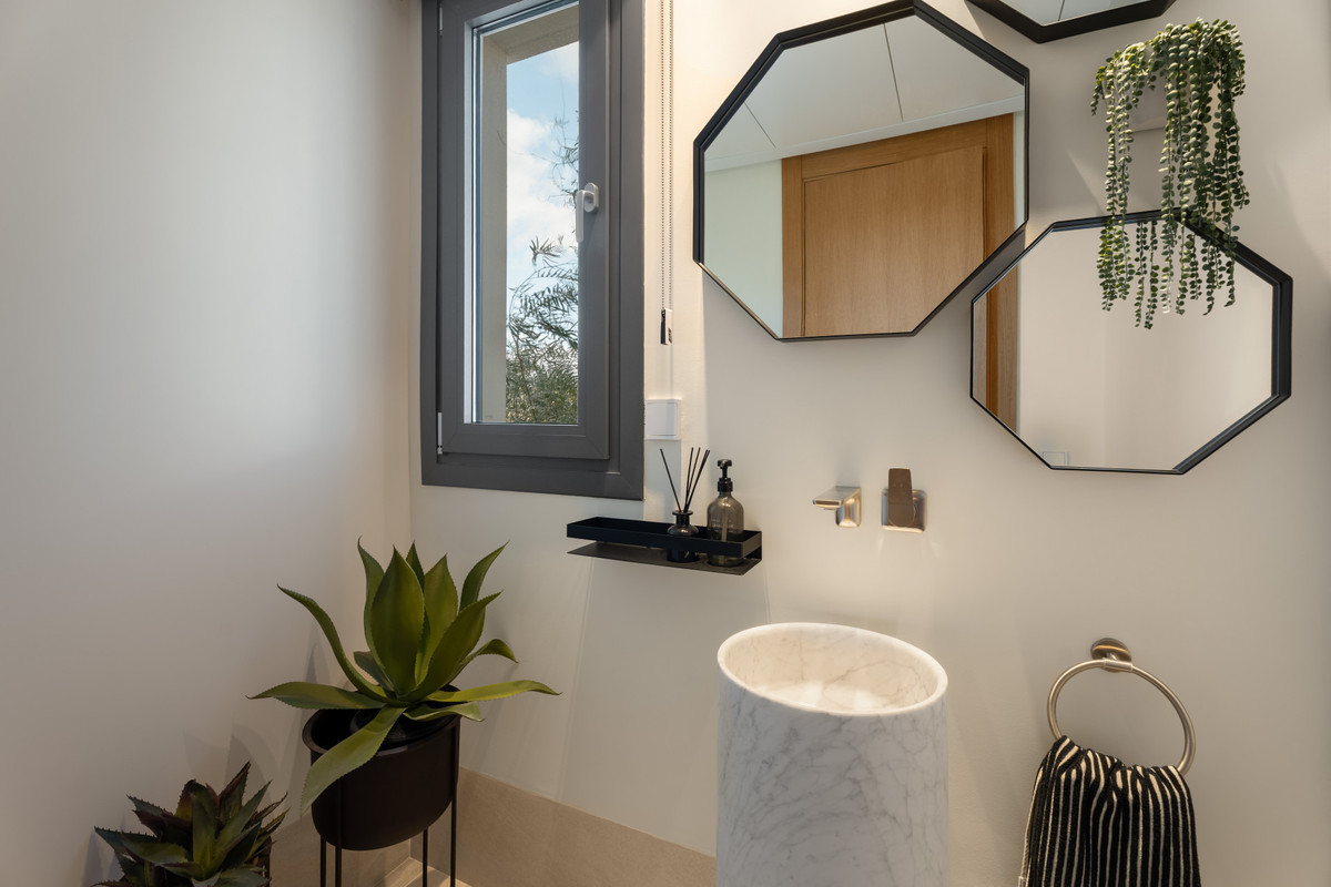 3 Bed Apartment for sale in Benahavís Costa Del Sol, Málaga, Spain