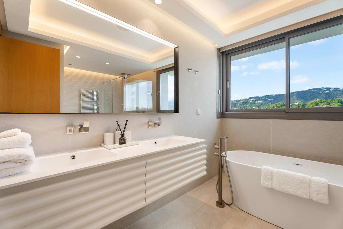 3 Bed Apartment for sale in Benahavís Costa Del Sol, Málaga, Spain