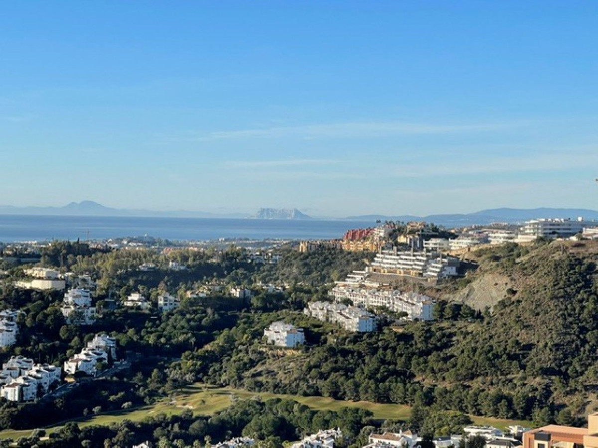 3 Bed Apartment for sale in Benahavís Costa Del Sol, Málaga, Spain