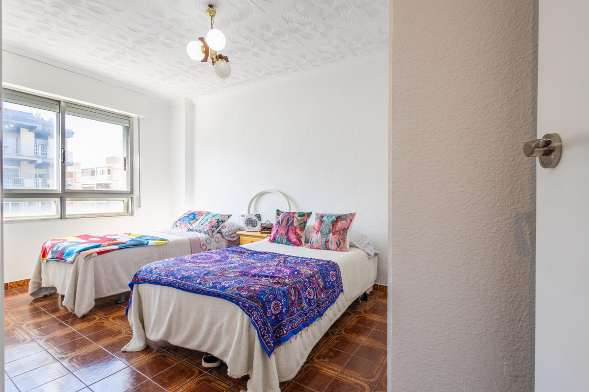 Se vende Apartamento Planta Media de 2 dormitorios en Costa Blanca, Alicante, España