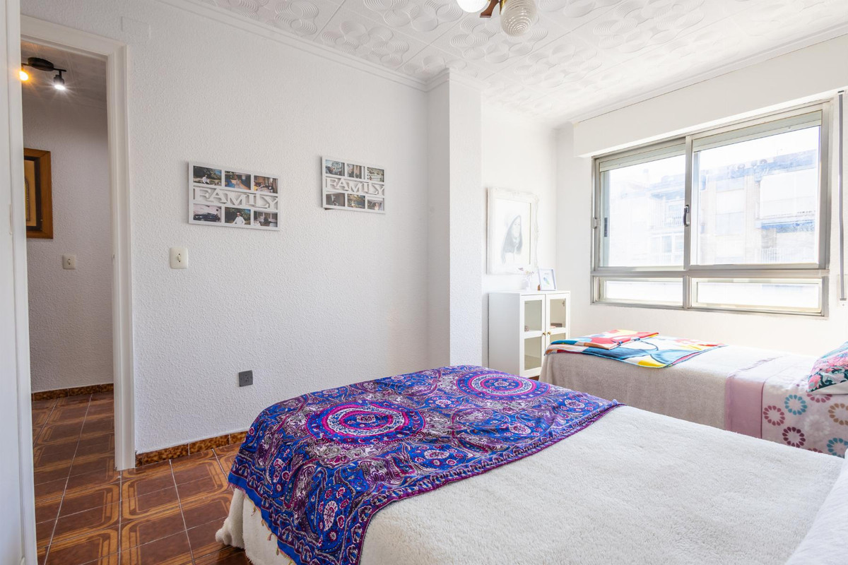 Se vende Apartamento Planta Media de 2 dormitorios en Costa Blanca, Alicante, España