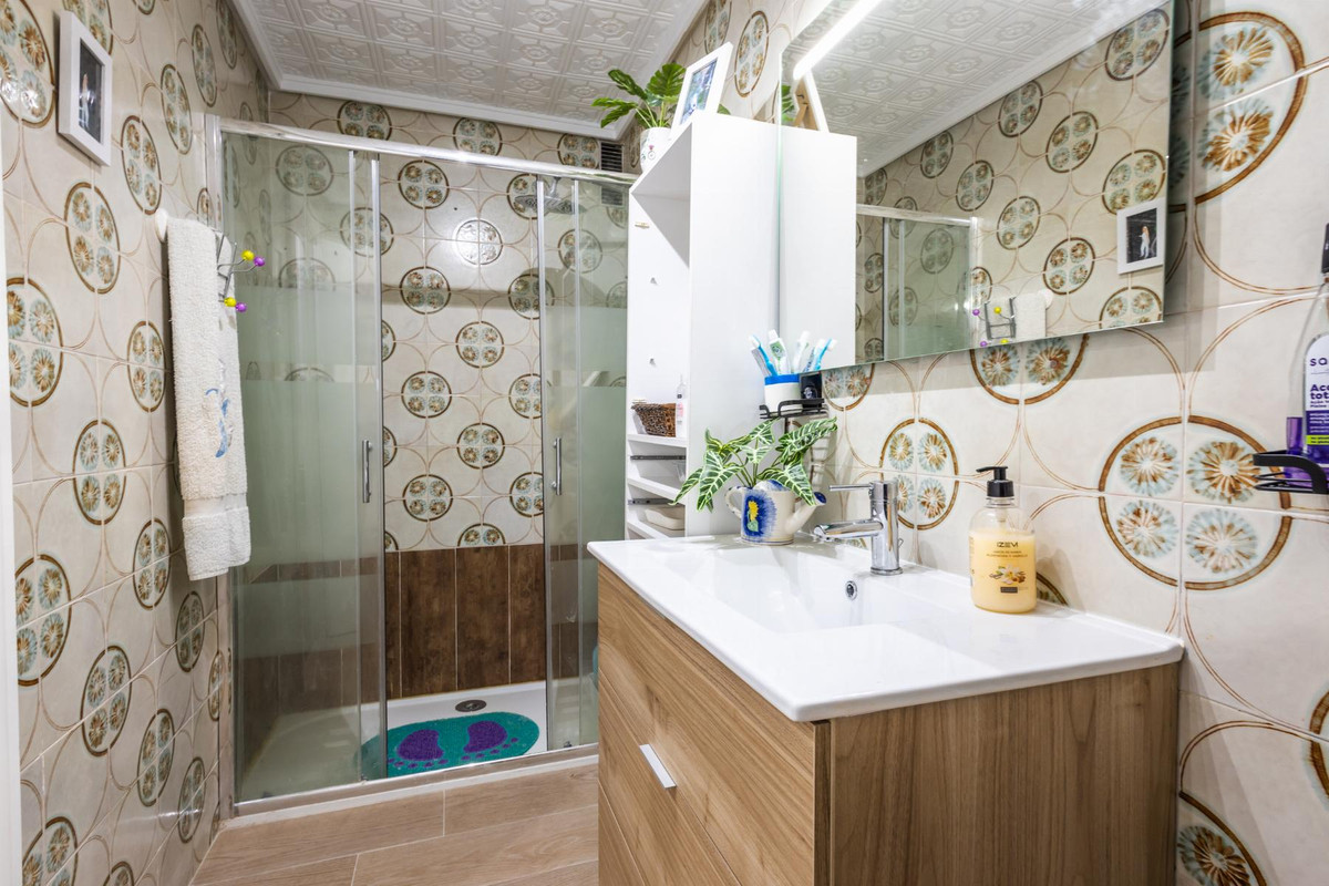 Se vende Apartamento Planta Media de 2 dormitorios en Costa Blanca, Alicante, España