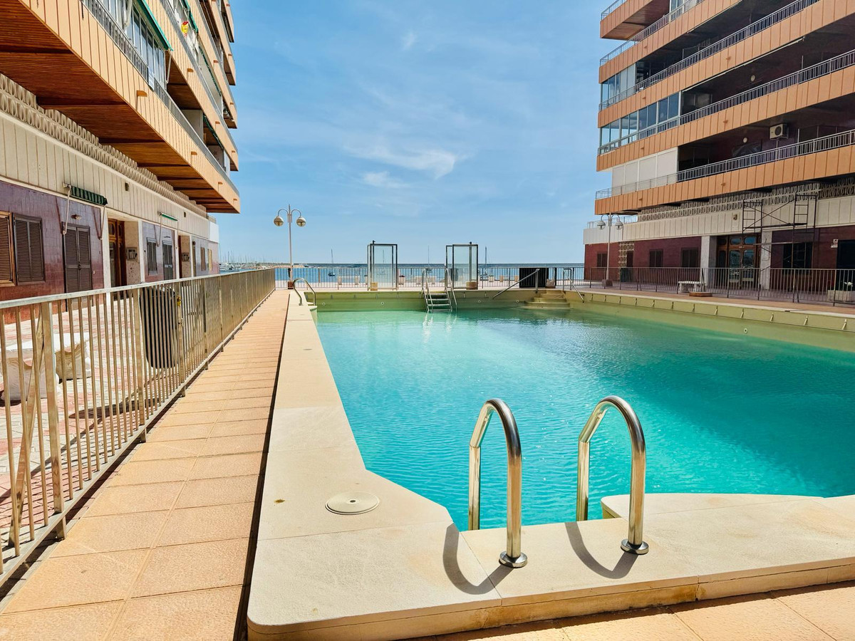 Se vende Apartamento Planta Media de 3 dormitorios en Costa Blanca, Alicante, España
