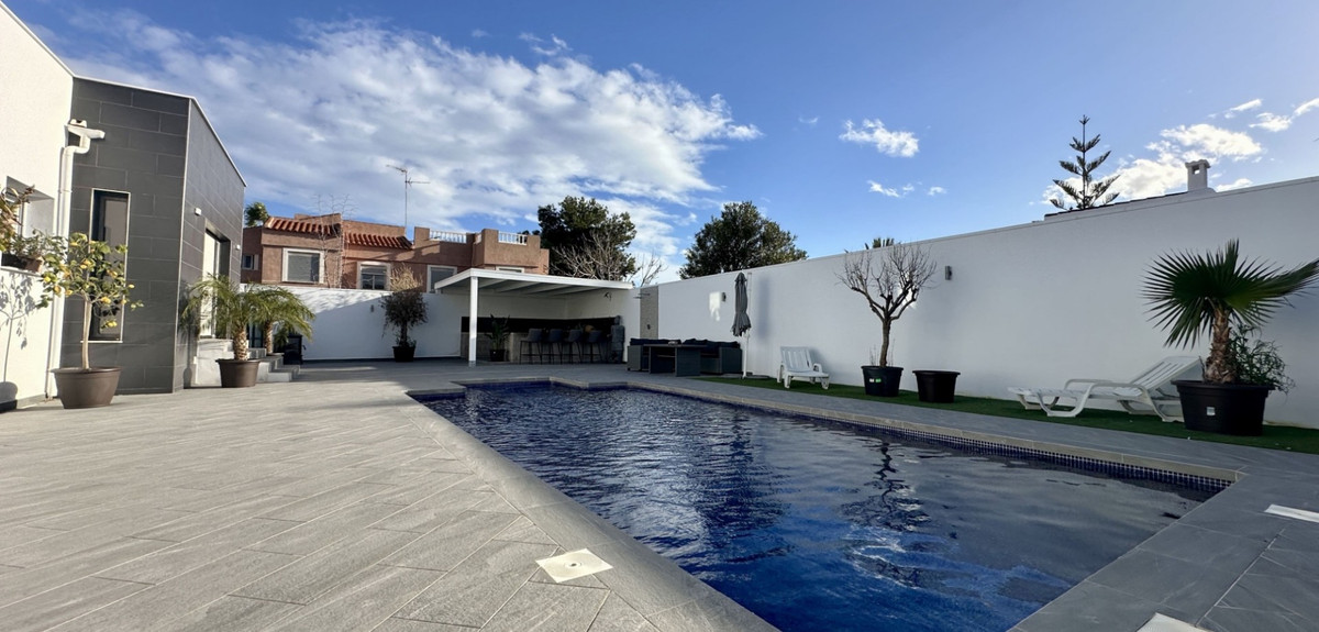 Se vende Villa - Chalet de 5 dormitorios en Costa Blanca, Alicante, España